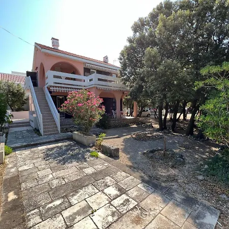 Simuni Holiday Home *