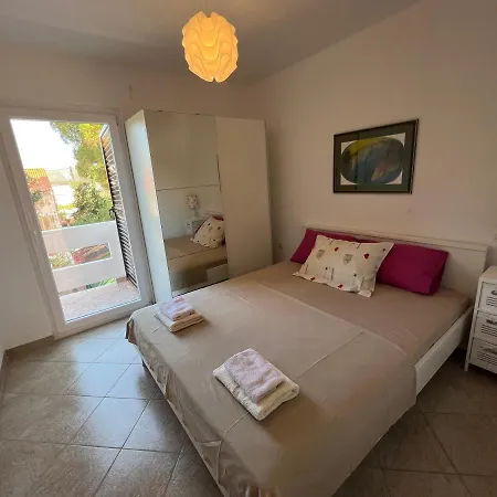 Simuni Holiday Home * Šimuni