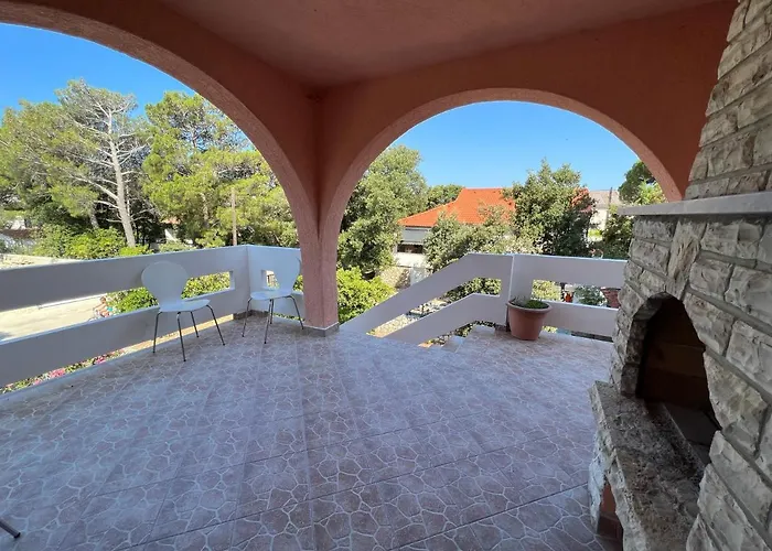 House By Pag Tours Шимуни